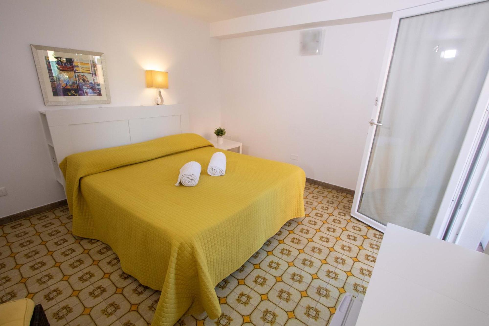 Le Torrette Rooms And Apartments アヴォラ エクステリア 写真
