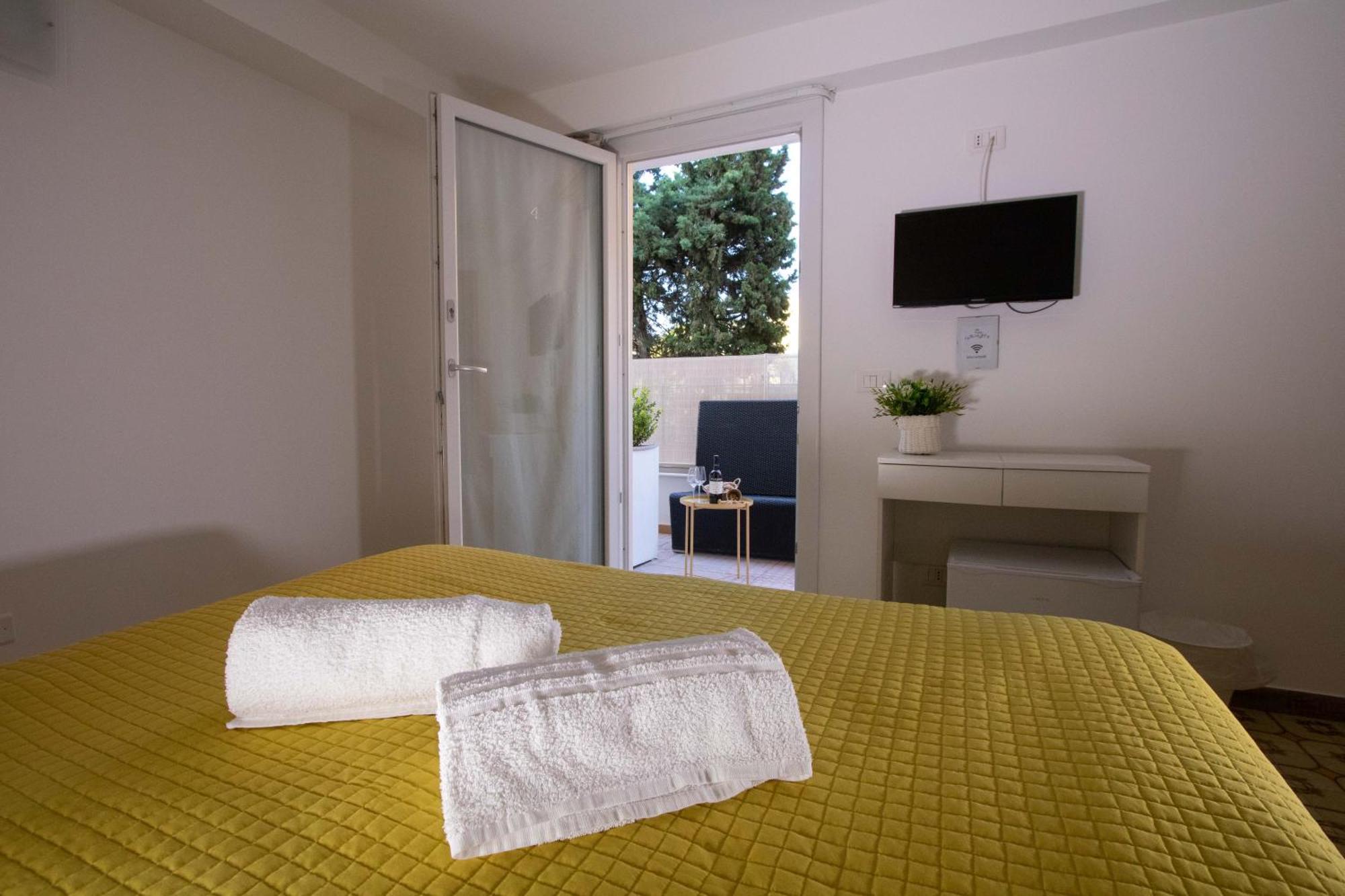Le Torrette Rooms And Apartments アヴォラ エクステリア 写真